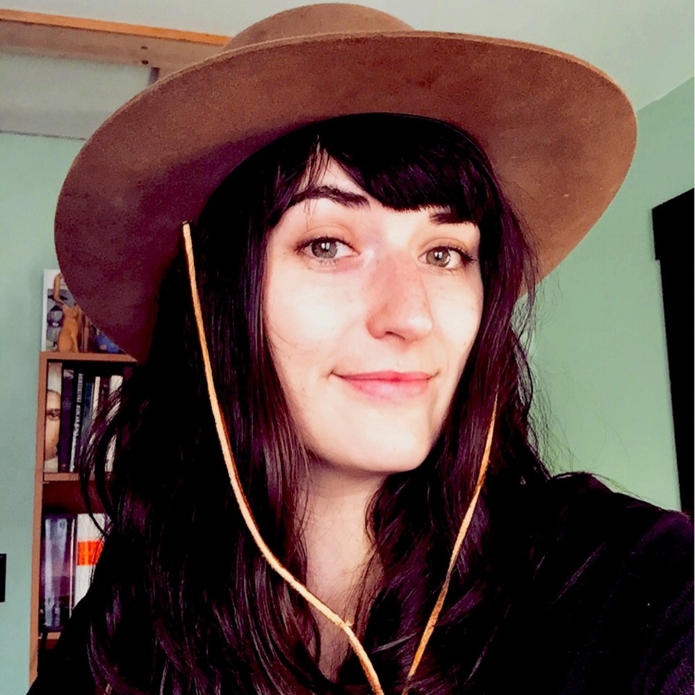 Meet your Posher, Trisia